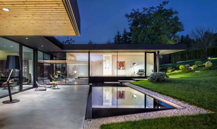Paredes de vidro - exterior - telhado plano - casa - terraço - cobertura - piscina