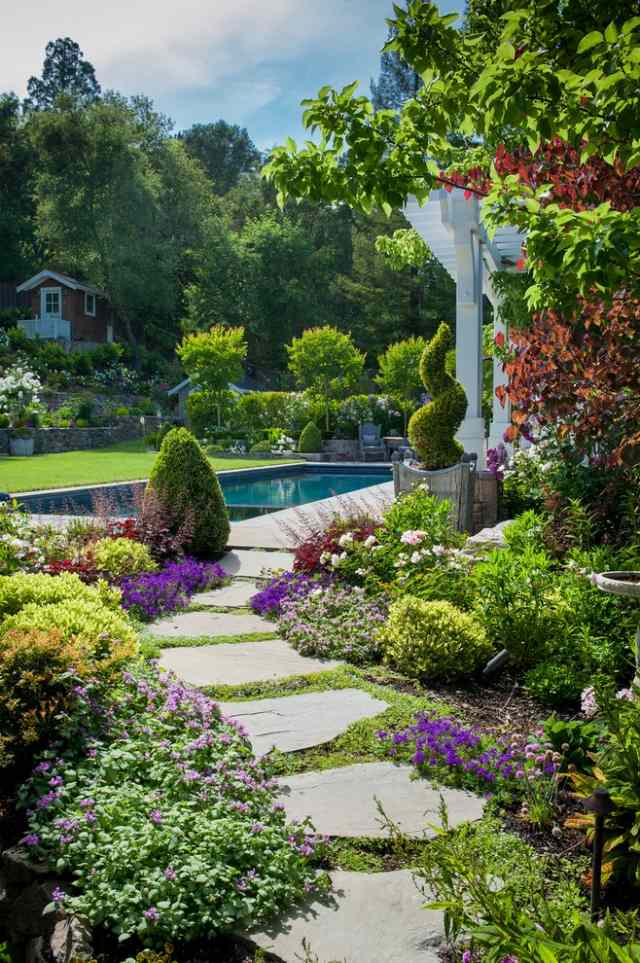 Jardim paisagístico trampolim piscina planta verde oásis