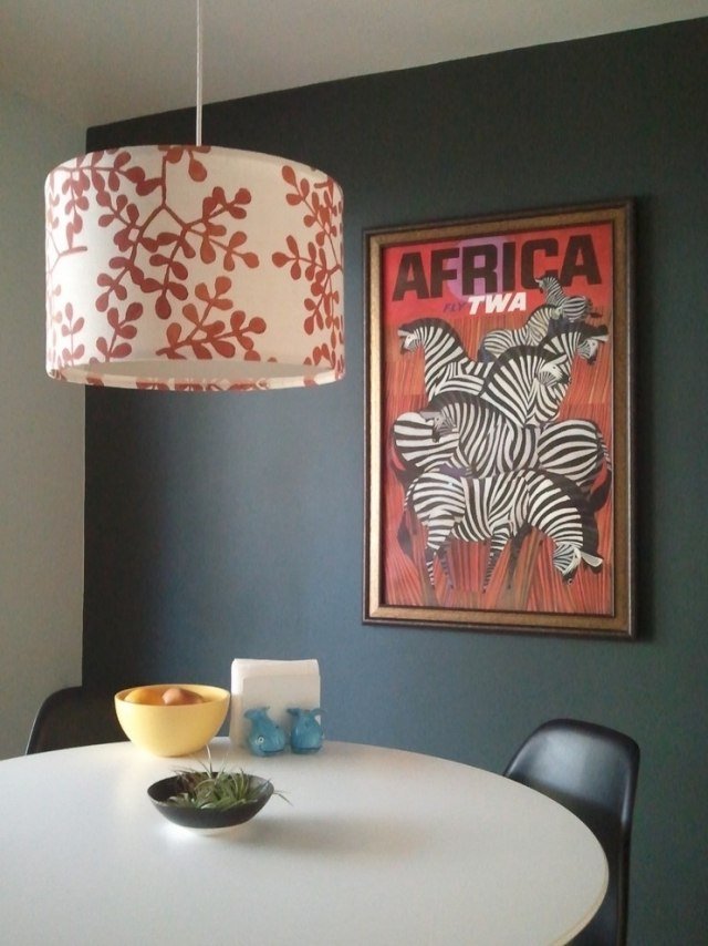 Decoração de parede-ideias-em-estilos-africanos-zebras-paredes pintadas de preto