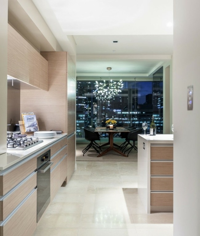 Plano de cozinha, área de jantar mesa de jantar escura design lustre