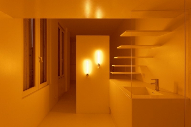 Iluminação de banheiro estilo japonês
