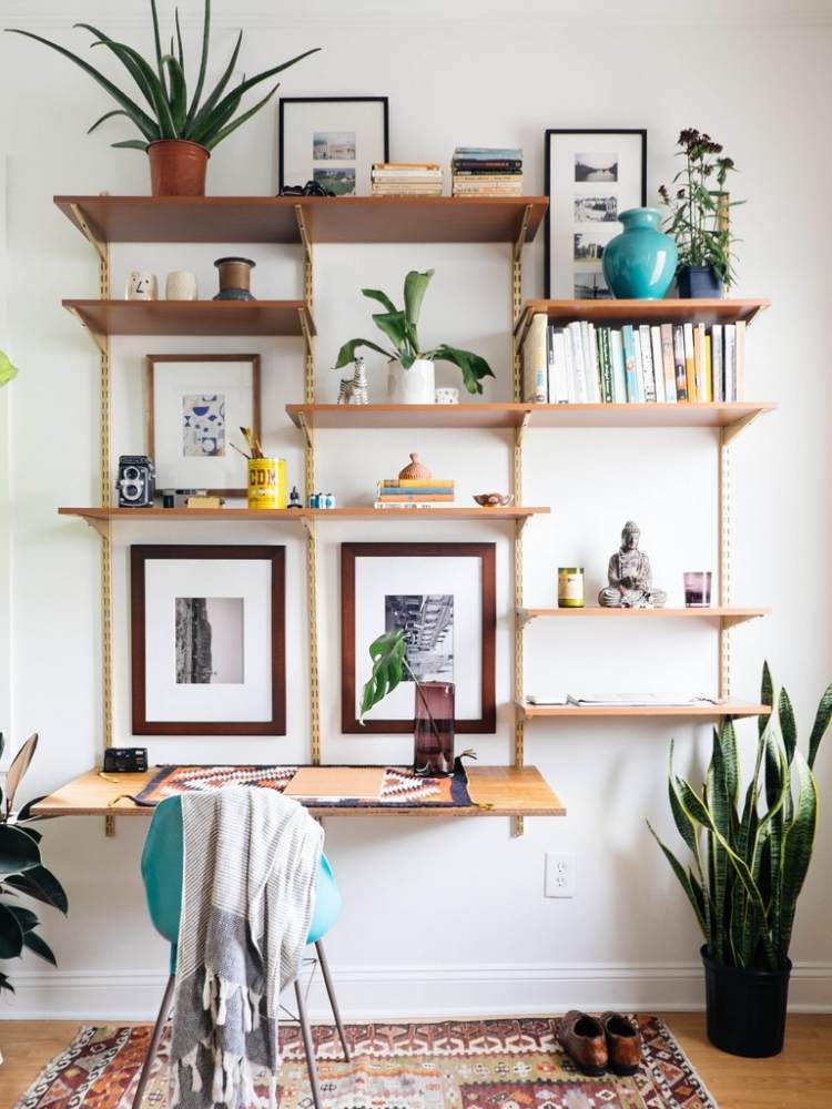 Construa sua própria parede-unidade-ideias-boho-chique-parede-prateleira-plantas-corredor