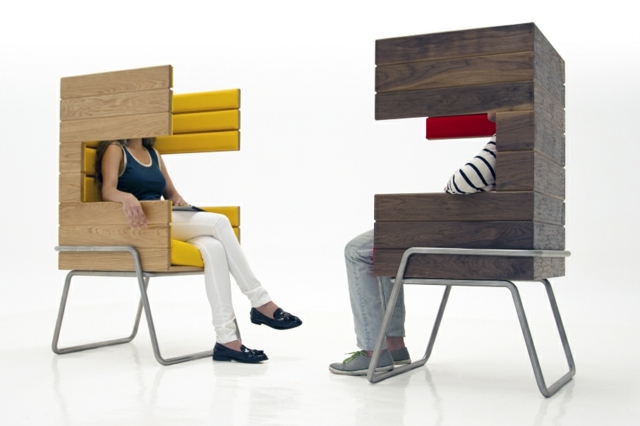 Poltrona de design moderno com estrutura de metal vermelho amarelo estofado