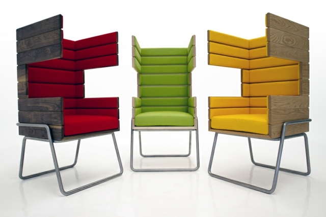 Poltrona estofamento amarelo verde vermelho feito de metal madeira