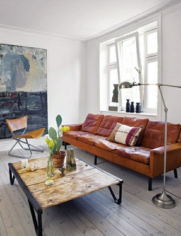 Sofá de couro de design estilo country, mesa baixa de madeira rústica