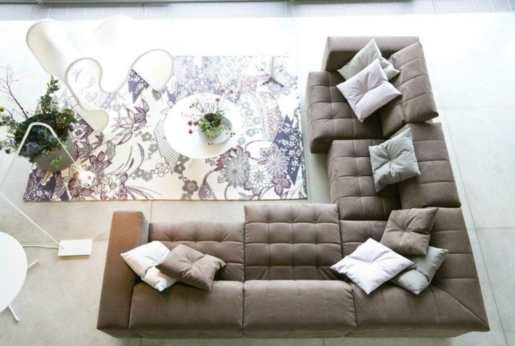 tapetes da sala de estar design romântico azul rosa ombre flores sofá marrom
