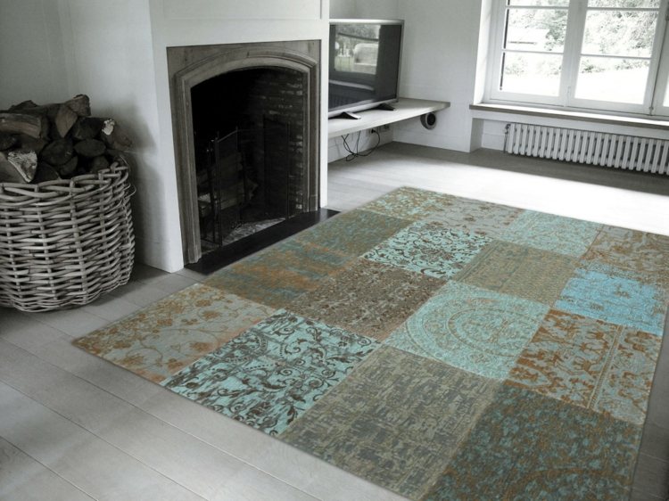 tapetes sala de estar patchwork design turquesa cinza cores lareira monocromática