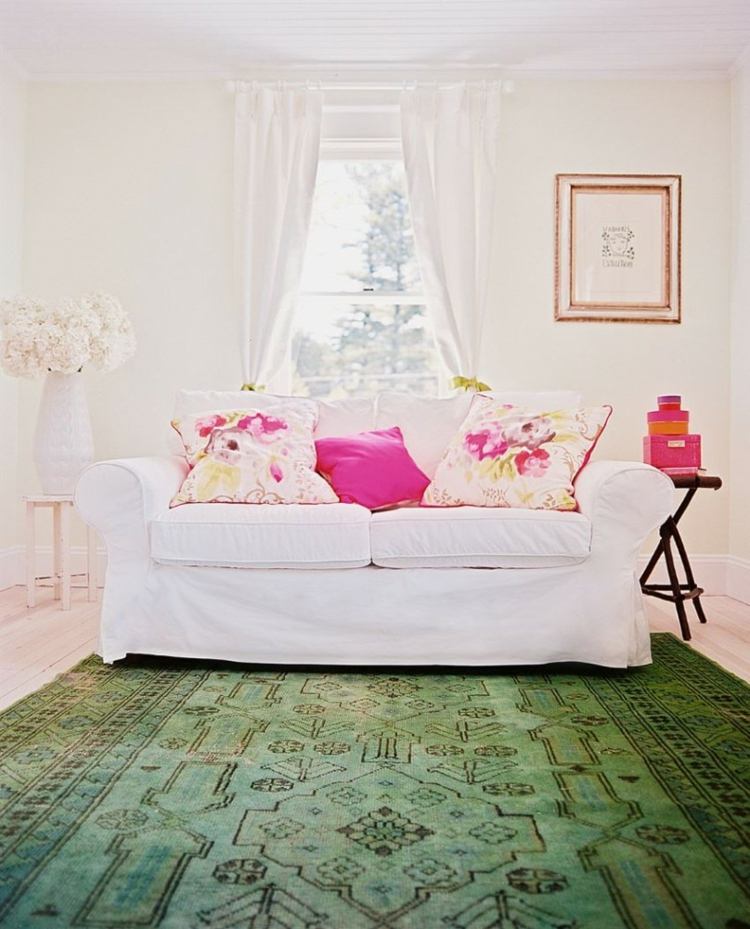 tapetes sala de estar contraste cores verde rosa branco romântico vintage