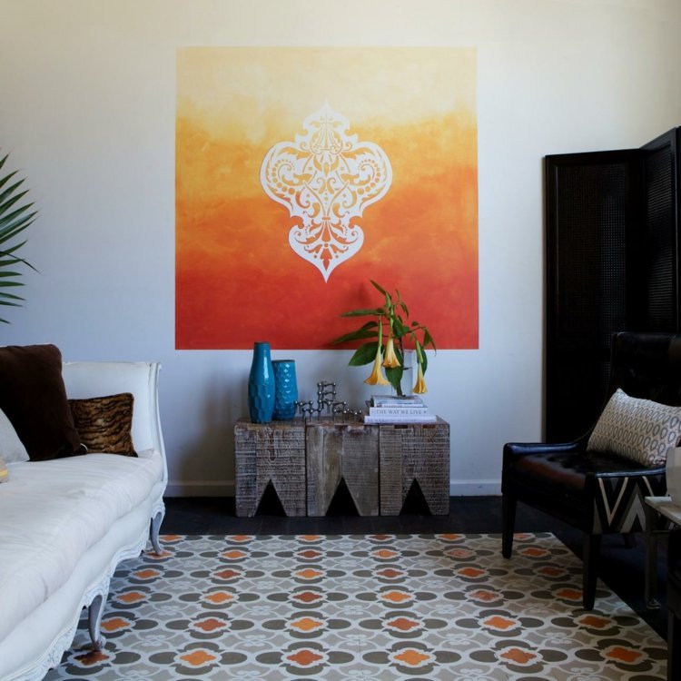 projeto da parede da sala de estar com padrão de acento ombre laranja