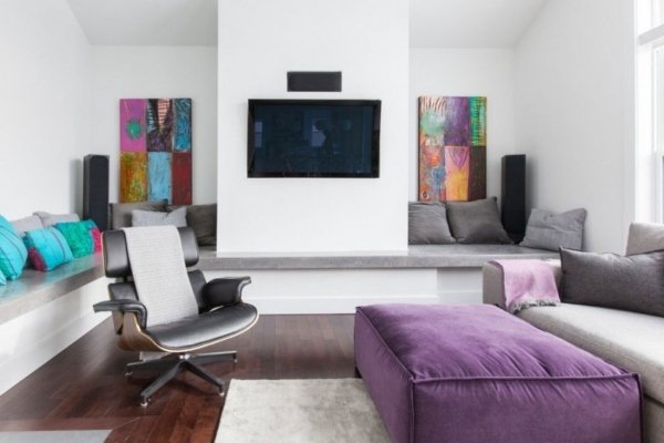 Sala de estar-design-dentro-da-tendência-cor-radiante-orquídea-nuances-ideias-modernas