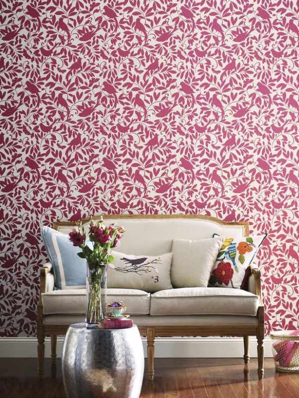 Radiant-Orchid-decor-ideas-imaginative-pattern-floral-wall-design-living room