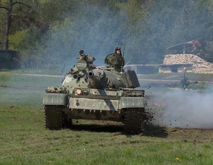 tanque de aventura masculino presente