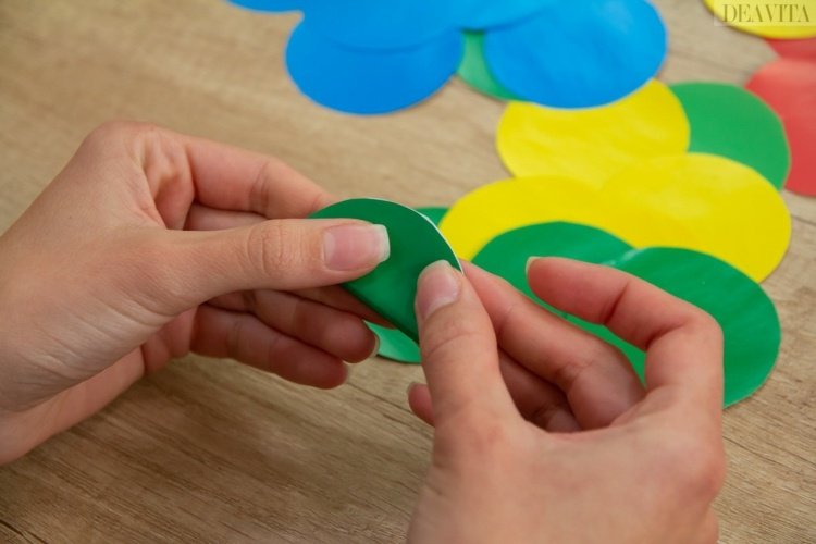 faça você mesmo decorações de natal com papel cole enfeites de árvore de abeto faça você mesmo