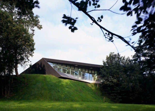 Design de construção externa moderna com telhado inclinado Maggie Scotland