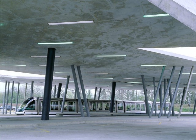 zaha Hadid Architecture Terminal Hoenheim-Nord Estrasburgo-Suíça com telhado aberto