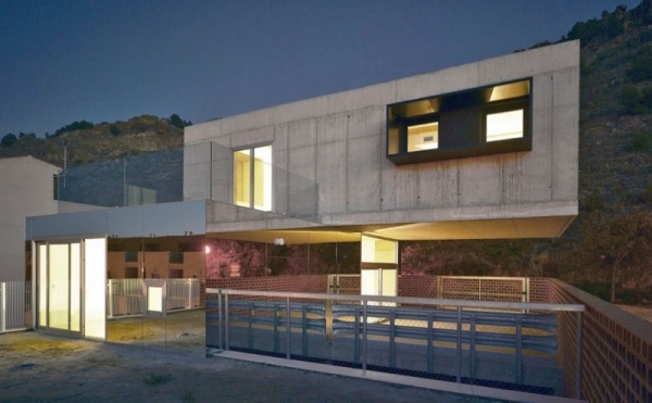Torreaguera Atresados ​​- projeto moderno de casa com telhado plano