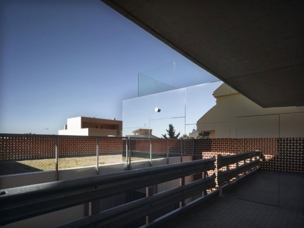 Residência moderna em Murcia com fachada de vidro