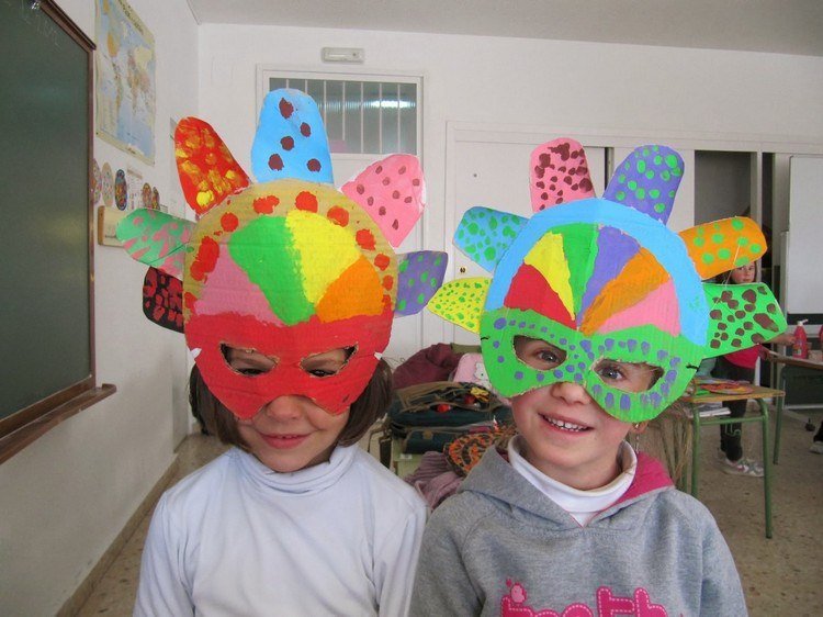 funileiro jardim de infância carnaval máscaras coloridas de papelão