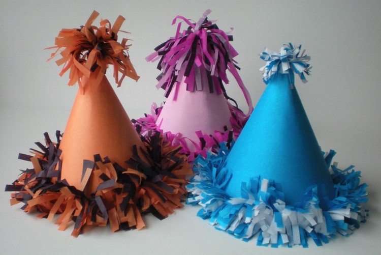 Chapéus de carnaval são fáceis de fazer na creche