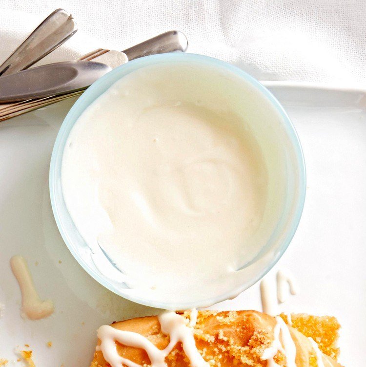 Faça uma receita de glacê branco como na confeitaria