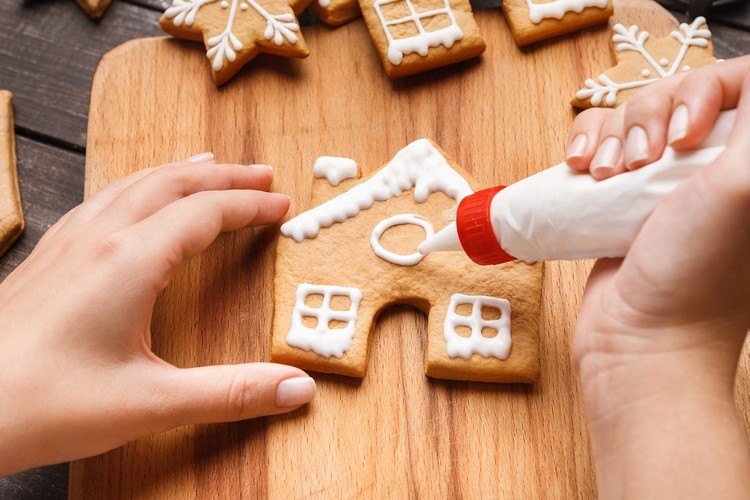 Receita de cobertura para sacos de confeitaria de casa de pão de gengibre