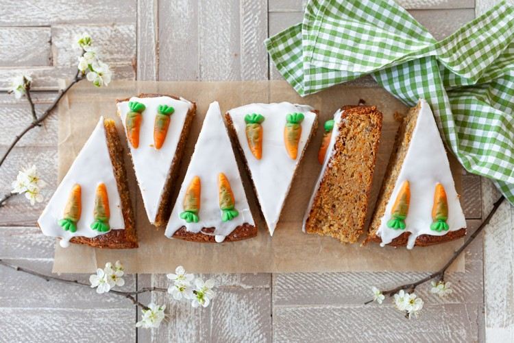 Decoração de açúcar de confeiteiro para bolo de cenoura