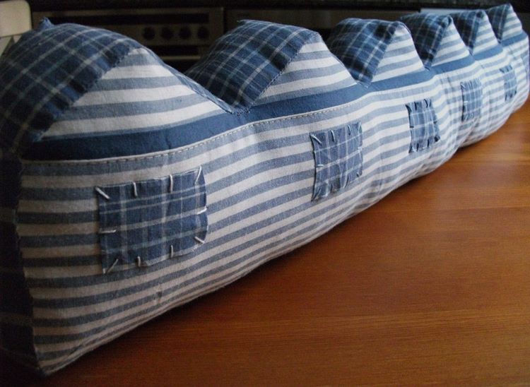 faça você mesmo a rolha de ar DIY porta ventosa janela casa conserte estofos fileira de casas azul branco piso de madeira