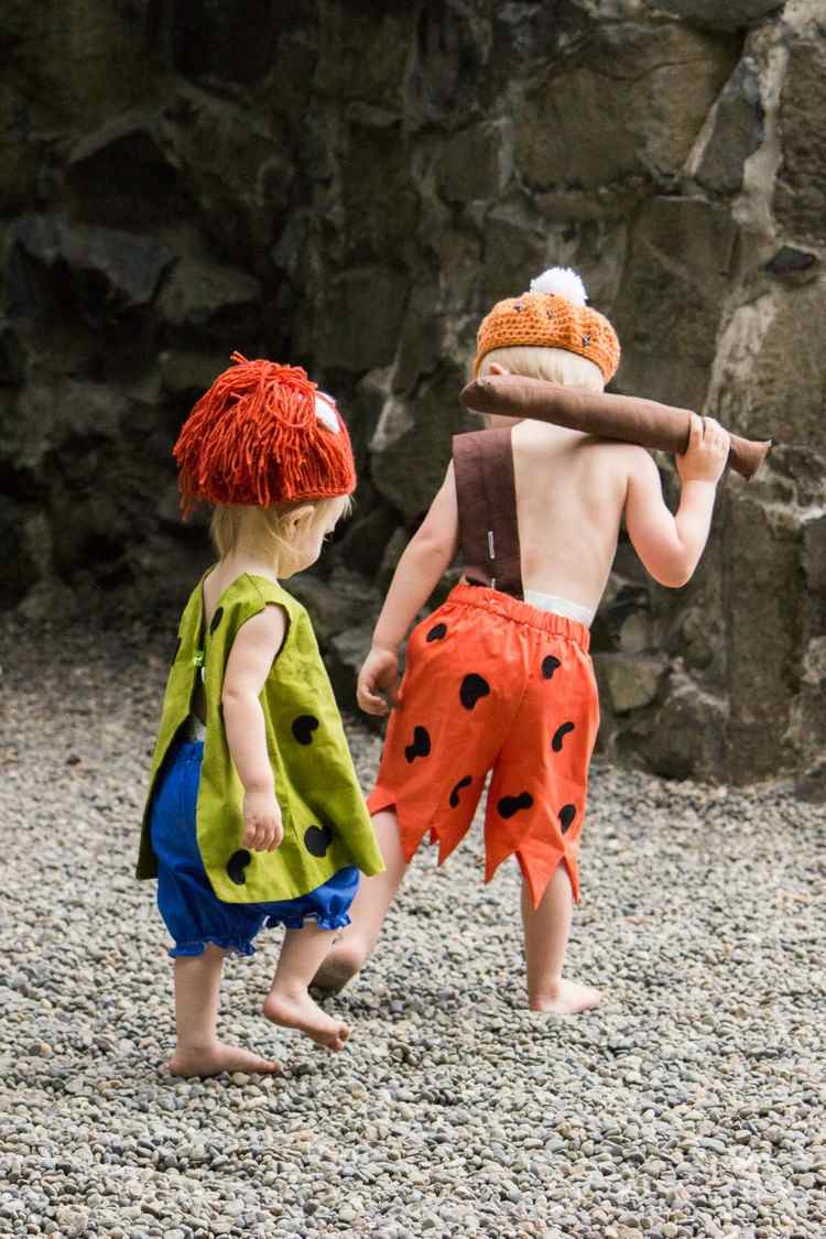 twins-costumes-creative-family-flintstone-pebbles-bamm-bamm